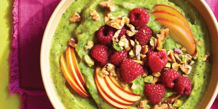 Arugula and Peach Smoothie Bowls Recipe
