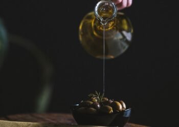 Is Oil-Free the Way to Go? New Study Challenges Health Halo of Olive Oil