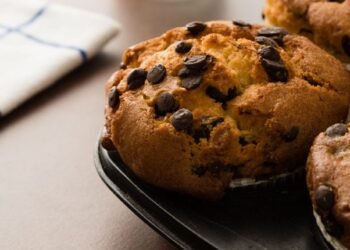 [RECIPE] Peanut Butter and Chocolate Chip Protein Muffins