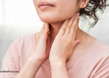 Eating with Hypothyroidism and Hyperthyroidism 