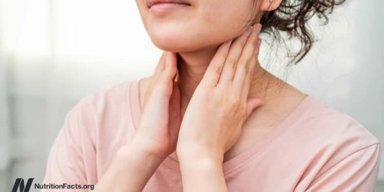 Eating with Hypothyroidism and Hyperthyroidism 