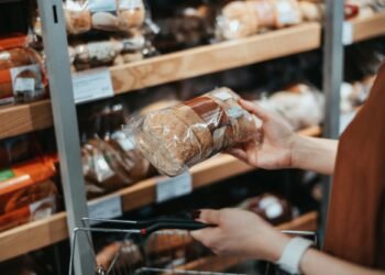 How to Pick Healthy Bread at the Store—From a Registered Dietitian