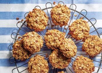 5-Ingredient Banana Oat Cookies