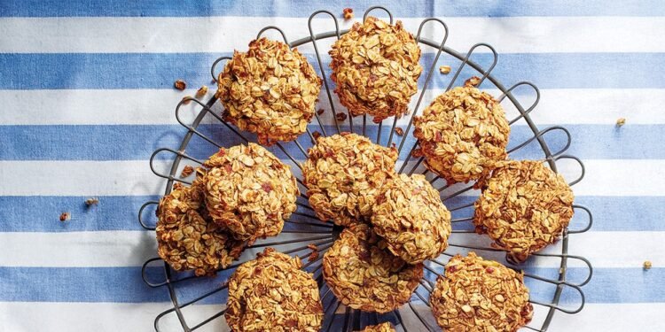 5-Ingredient Banana Oat Cookies