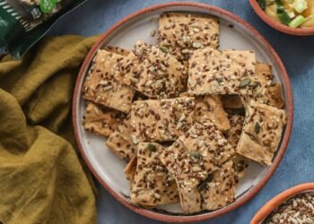 [RECIPE] Sourdough Seed Crackers | Fitness Magazine