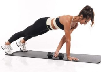 Master the move: Plank Pull-Through