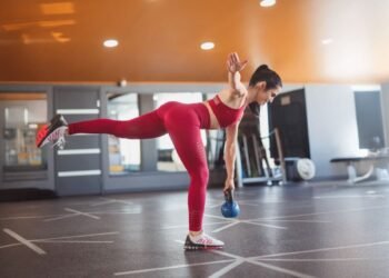 Master the move: Single leg Romanian deadlifts