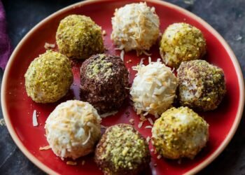 Kheer Ladoo (Indian Rice Pudding Truffles)