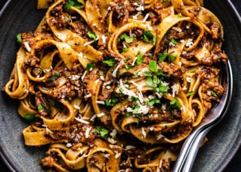 Tempeh bolognese – Lazy Cat Kitchen