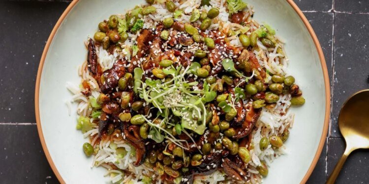 Crispy Edamame Shiitake Bowls