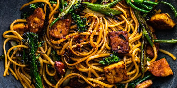 Quick noodles with tempeh – Lazy Cat Kitchen