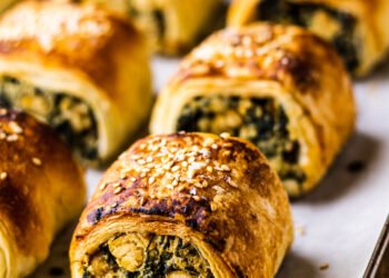Spinach and ricotta rolls (vegan)