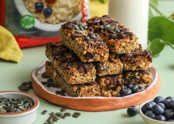 [RECIPE] Superfood Granola Bars | Fitness Magazine