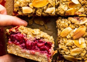 Strawberry crumble bars – Lazy Cat Kitchen
