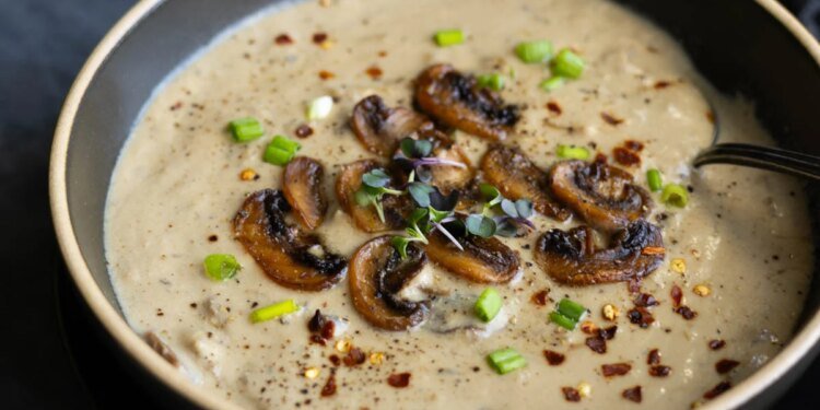 Easy Vegan Cream of Mushroom Soup